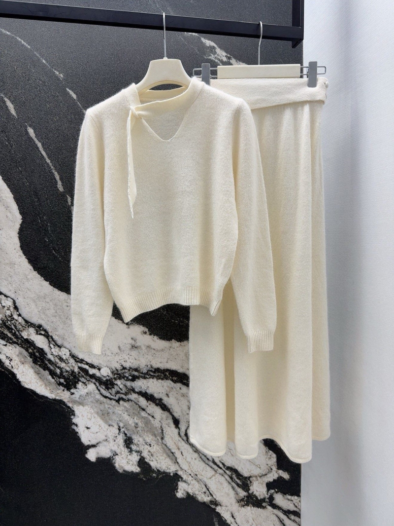 chr1st1an D10r sweaters